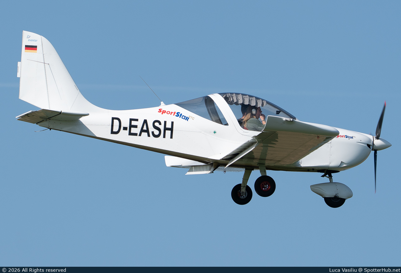 Photo of D-EASH - Evektor SportStar RTC operated by Private