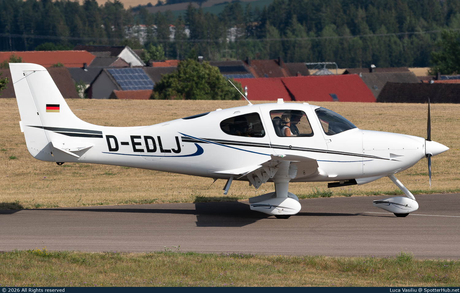Photo of D-EDLJ - Cirrus SR20 G3 operated by Private