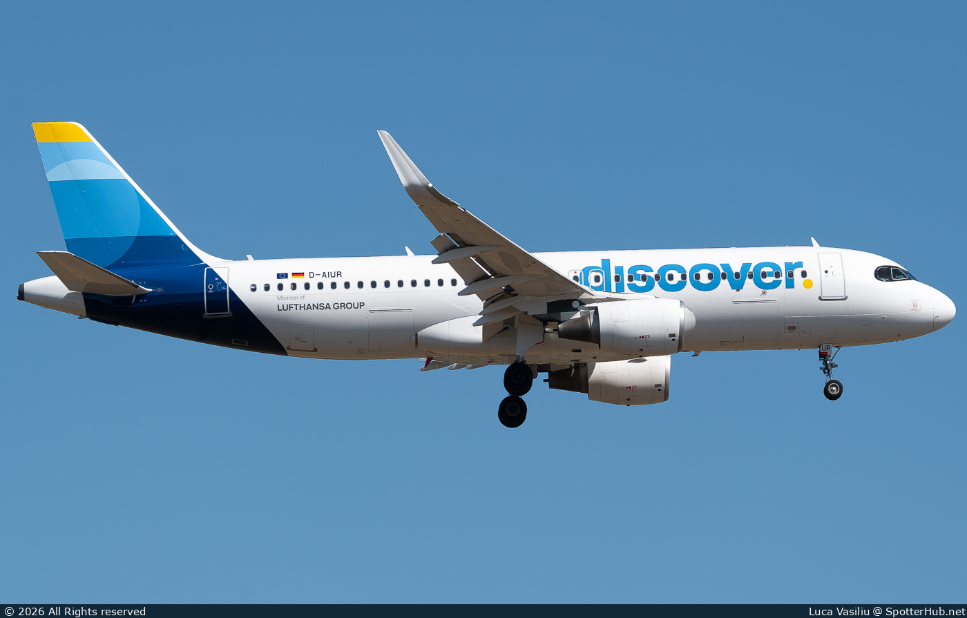 Photo of D-AIUR - Airbus A320-214 operated by Discover Airlines