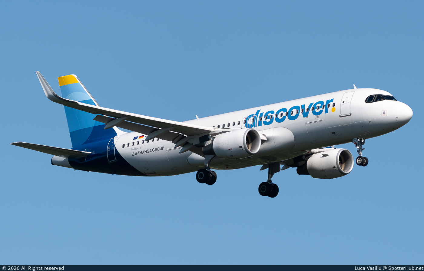 Photo of D-AIUX - Airbus A320-214 operated by Discover Airlines