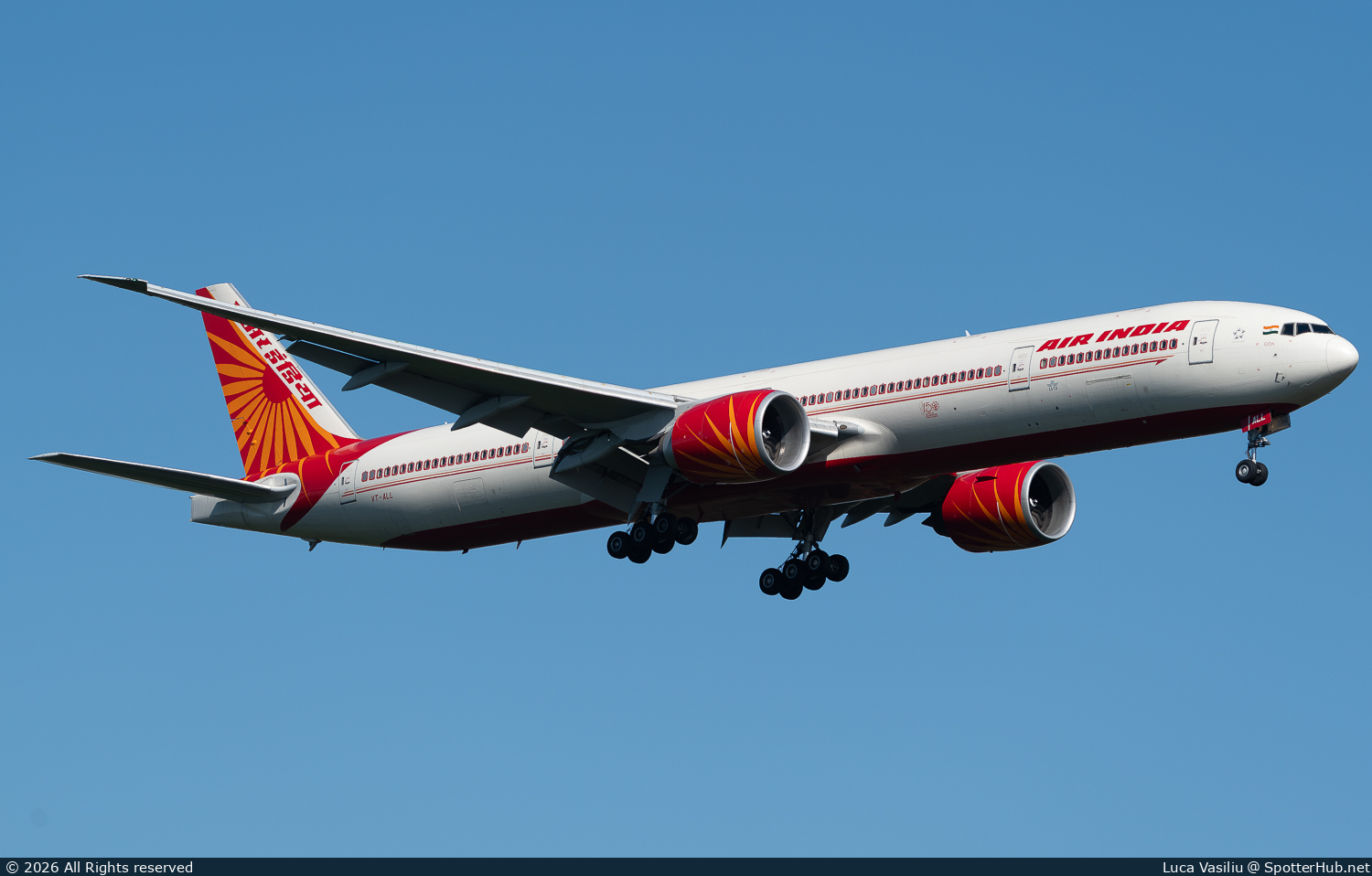 Photo of VT-ALL - Boeing 777-337(ER) operated by Air India
