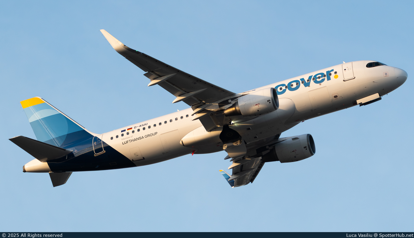 Photo of D-AIUU - Airbus A320-214 operated by Discover Airlines