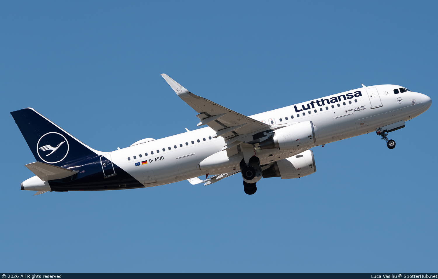 Photo of D-AIUO - Airbus A320-214 operated by Lufthansa
