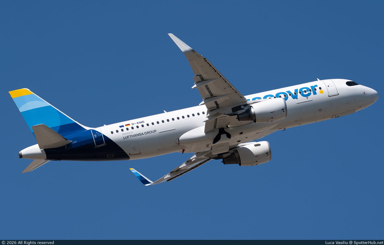 Photo of D-AIWE - Airbus A320-214 operated by Discover Airlines