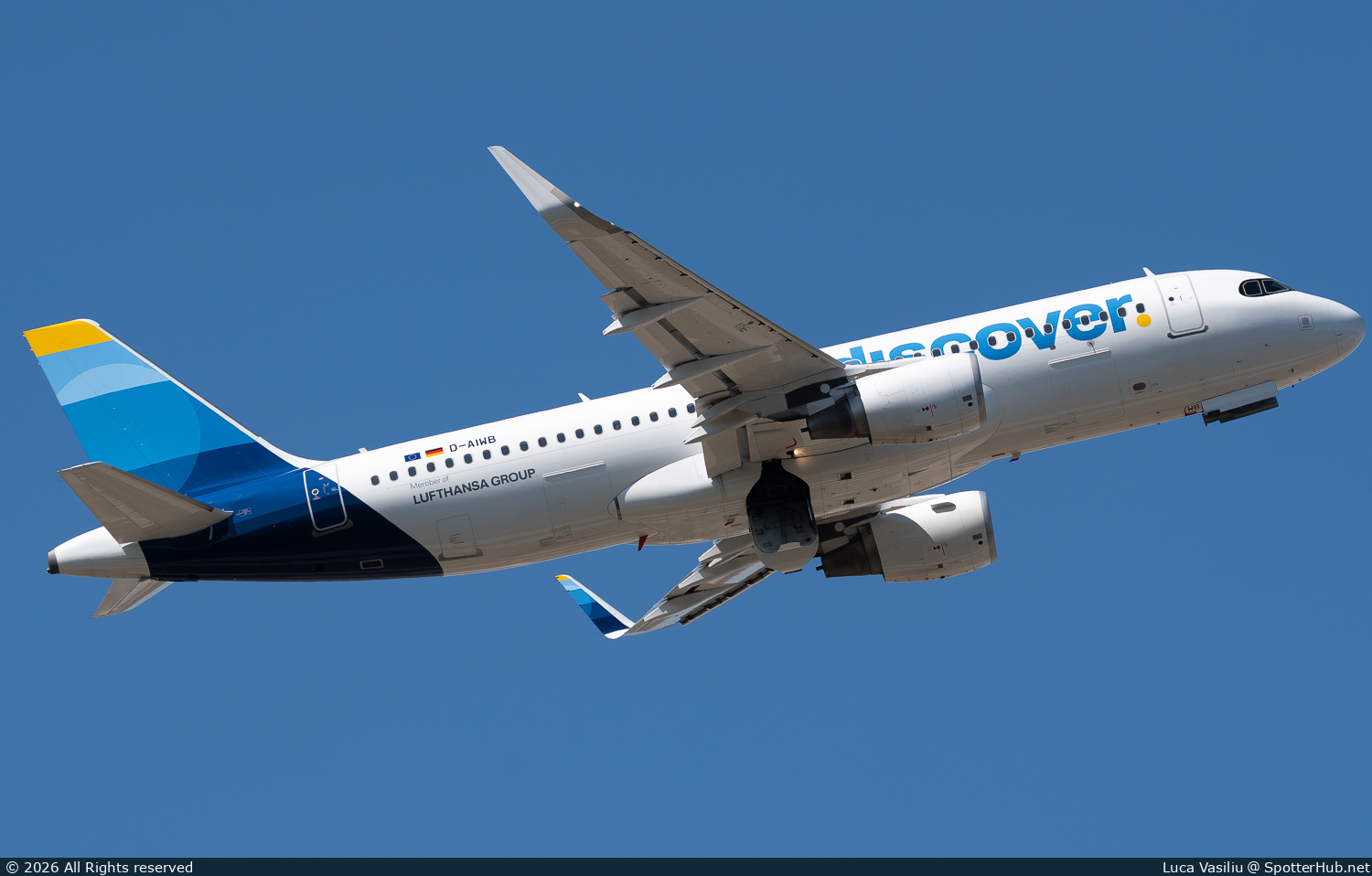Photo of D-AIWB - Airbus A320-214 operated by Discover Airlines