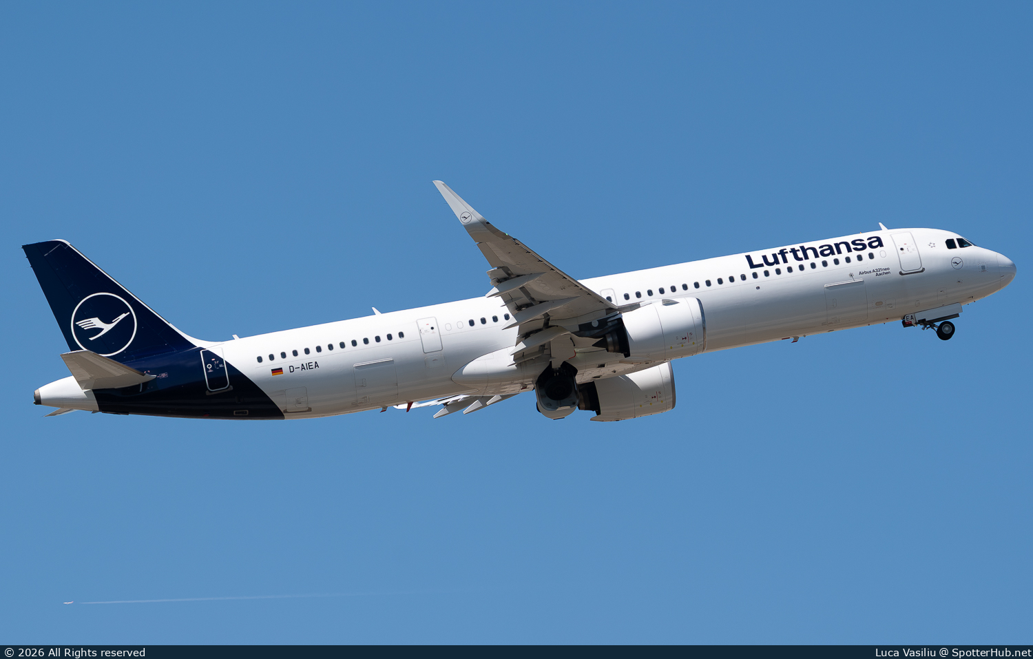 Photo of D-AIEA - Airbus A321-271NX operated by Lufthansa
