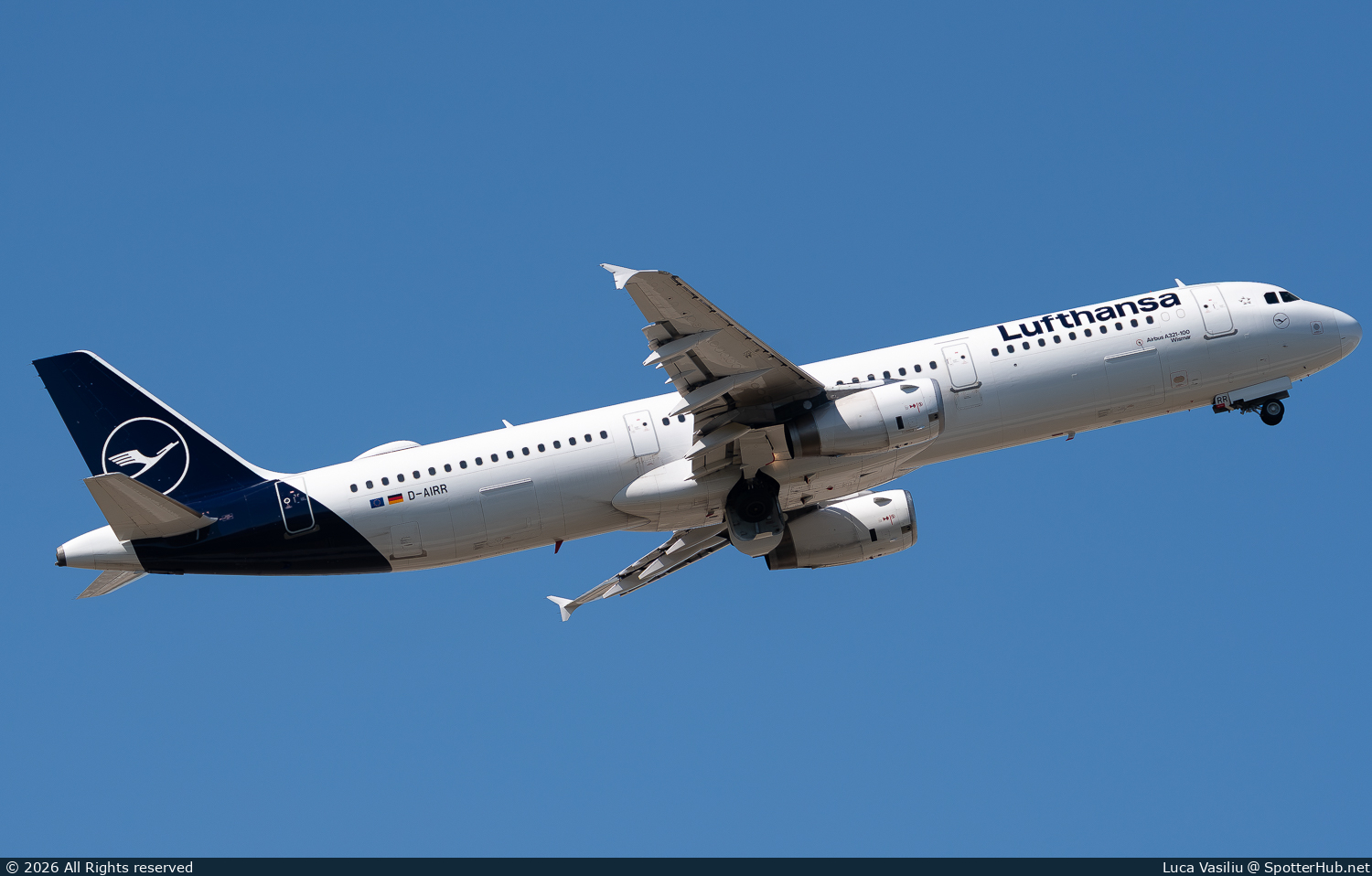 Photo of D-AIRR - Airbus A321-131 operated by Lufthansa