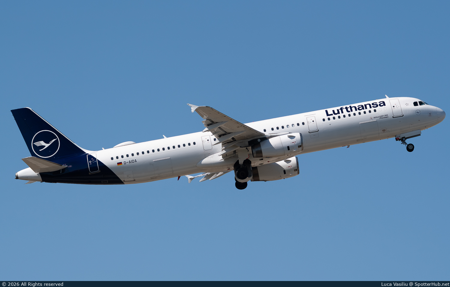Photo of D-AIDA - Airbus A321-231 operated by Lufthansa