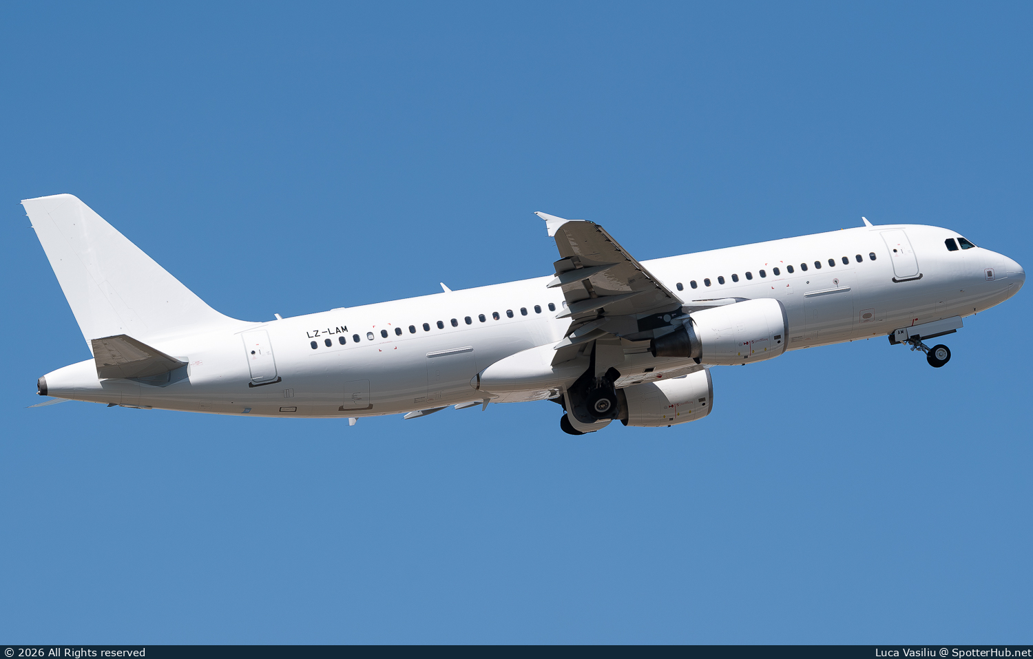 Photo of LZ-LAM - Airbus A320-216 operated by European Air Charter