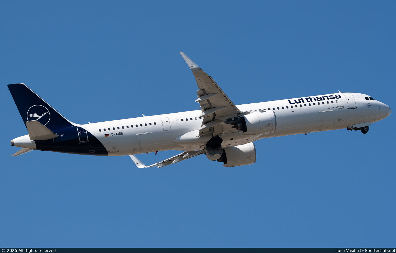 Photo of D-AIEE - Airbus A321-271NX operated by Lufthansa