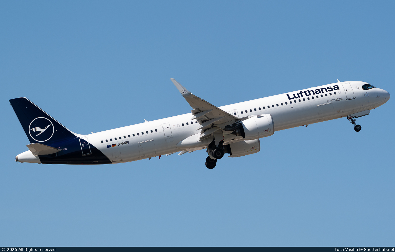 Photo of D-AIEG - Airbus A321-271NX operated by Lufthansa