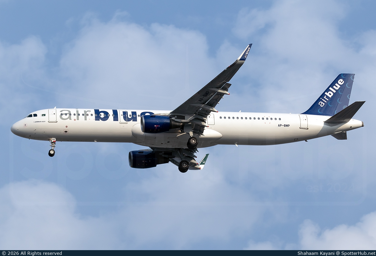 Photo of AP-BMP - Airbus A321-211 operated by Airblue