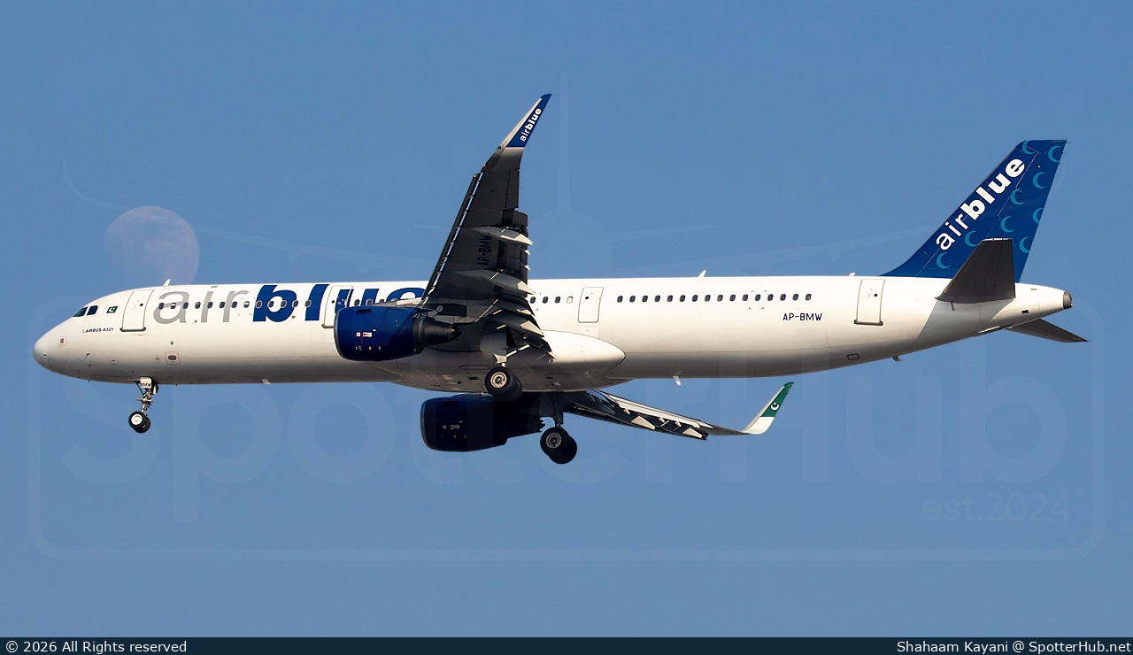 Photo of AP-BMW - Airbus A321-211 operated by Airblue