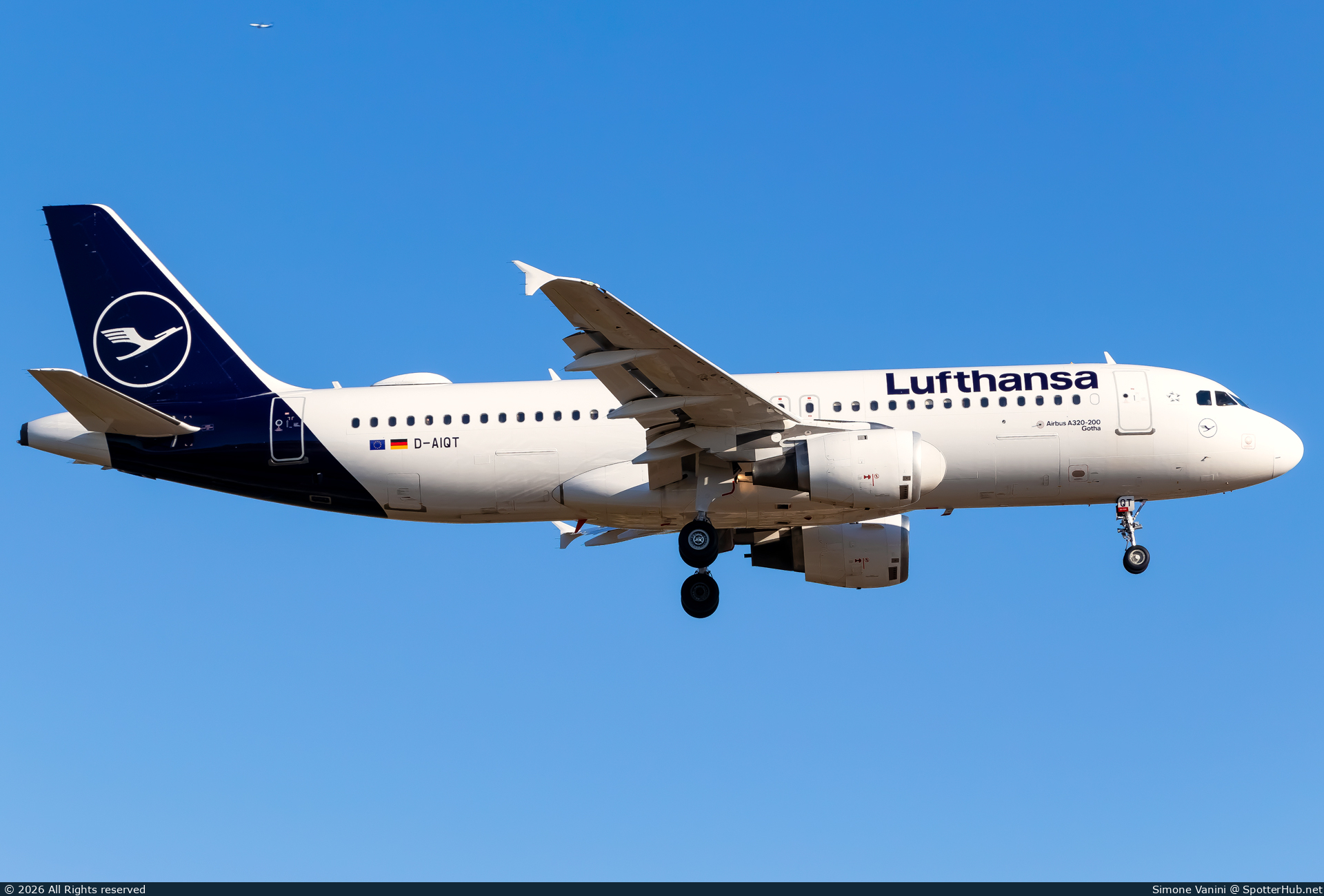 Photo of D-AIQT - Airbus A320-211 operated by Lufthansa