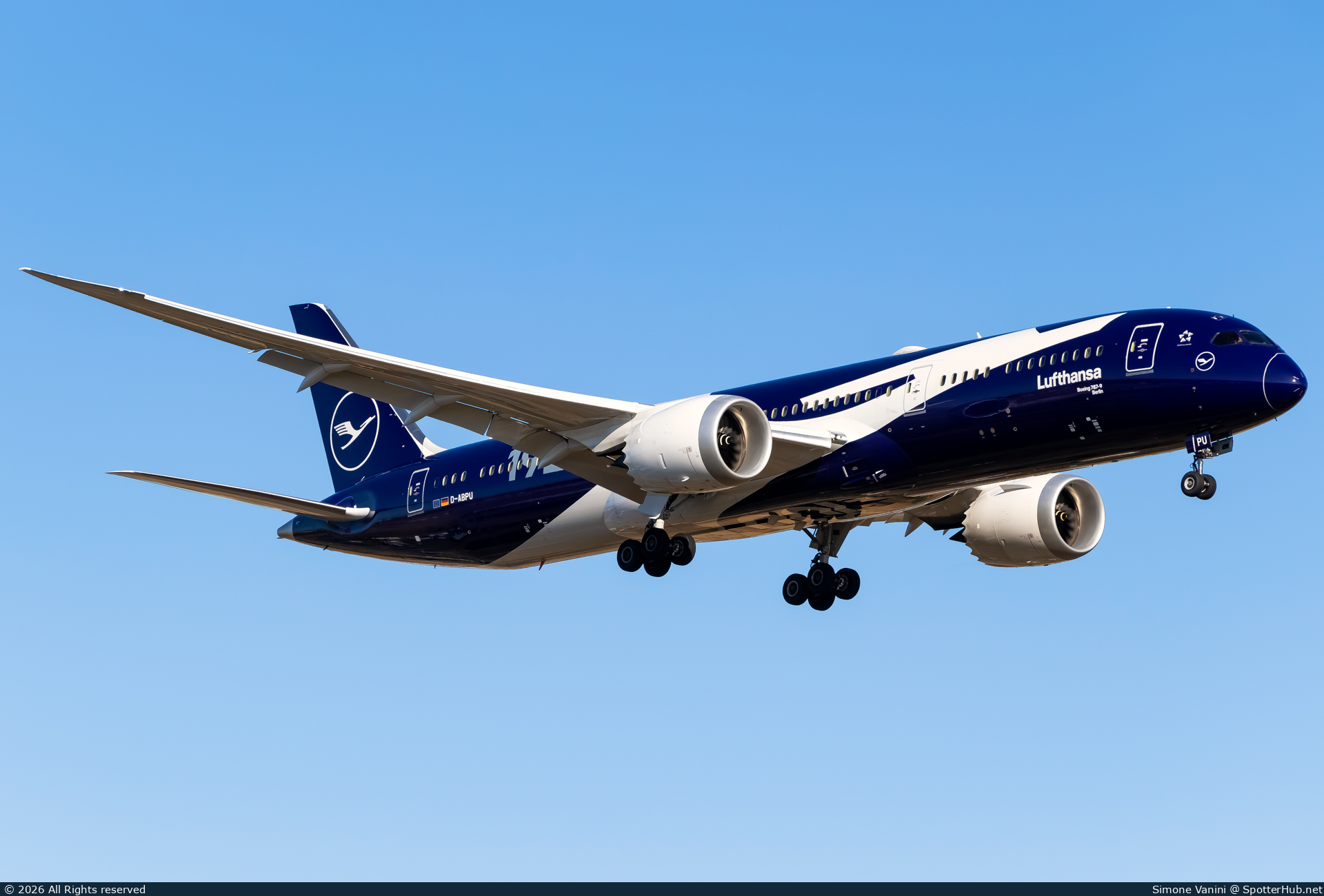 Photo of D-ABPU - Boeing 787-9 Dreamliner operated by Lufthansa