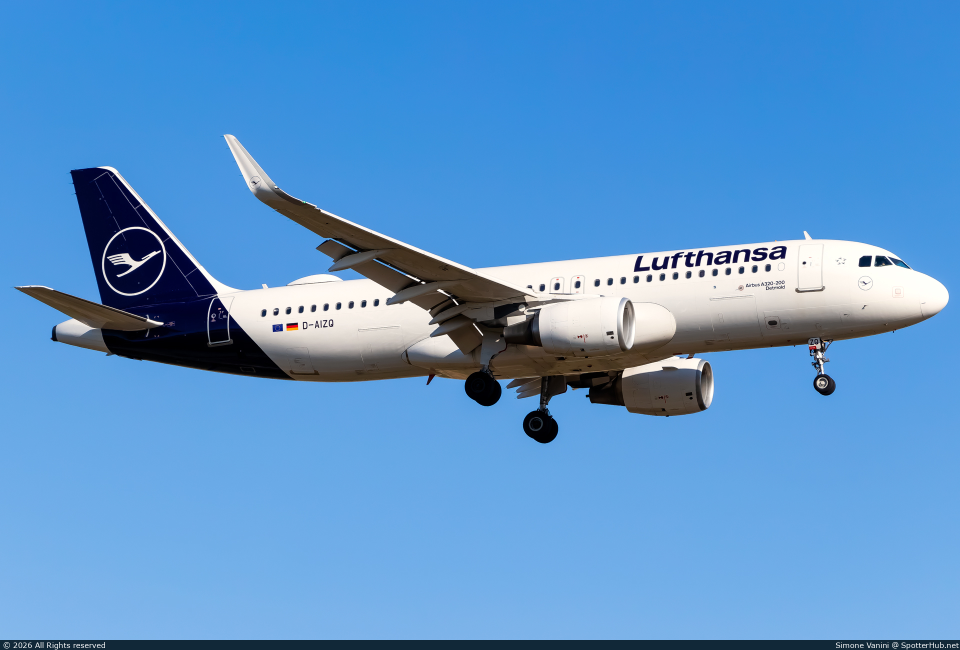 Photo of D-AIZQ - Airbus A320-214 operated by Lufthansa