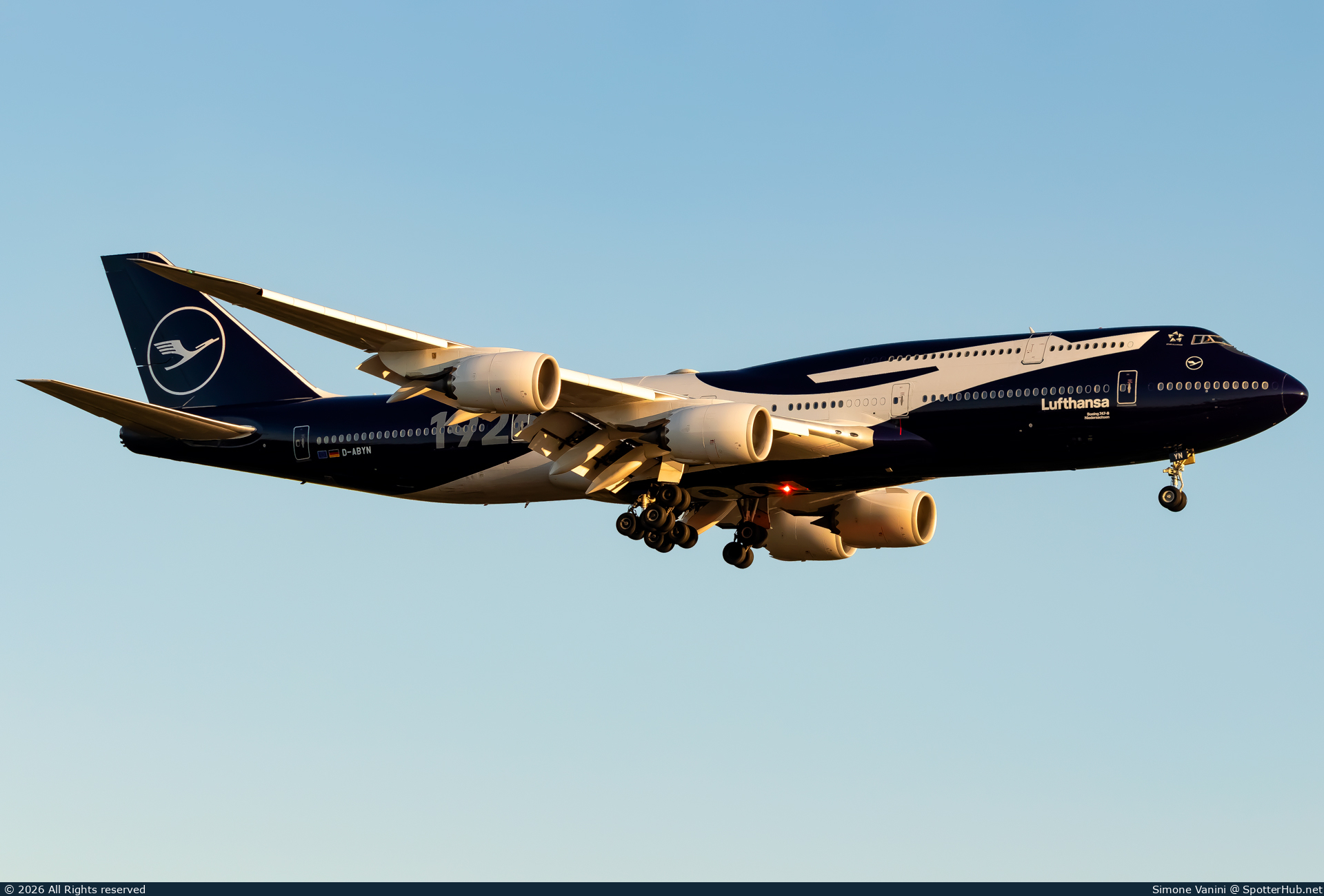 Photo of D-ABYN - Boeing 747-830 operated by Lufthansa
