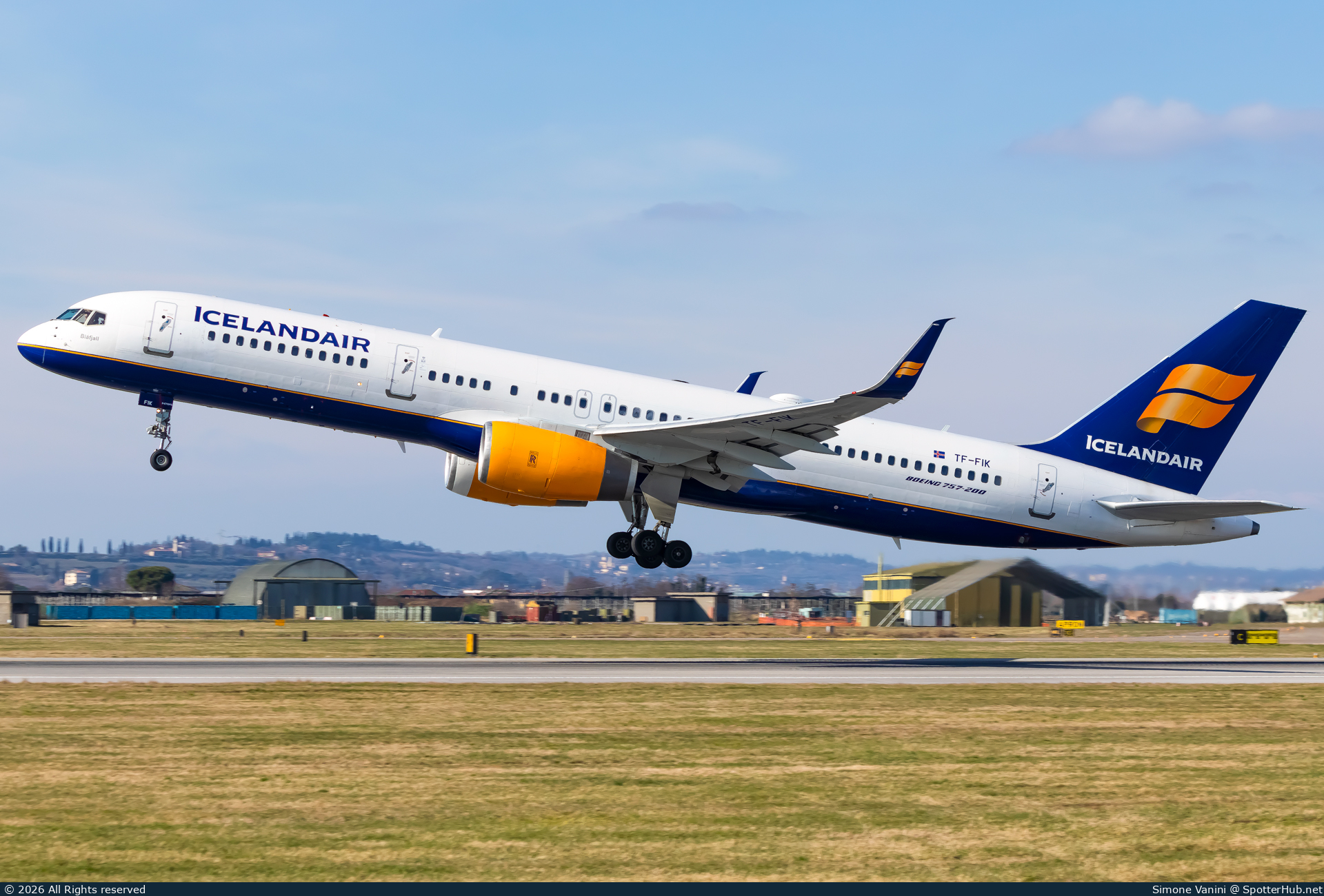 Photo of TF-FIK - Boeing 757-256 operated by Icelandair