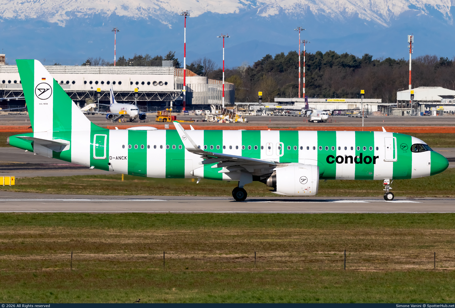 Photo of D-ANCK - Airbus A320-271N operated by Condor
