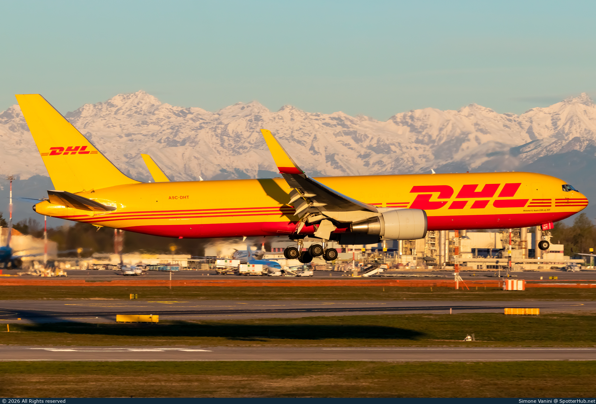 Photo of A9C-DHT - Boeing 767-323(ER)(BDSF) operated by DHL International Aviation