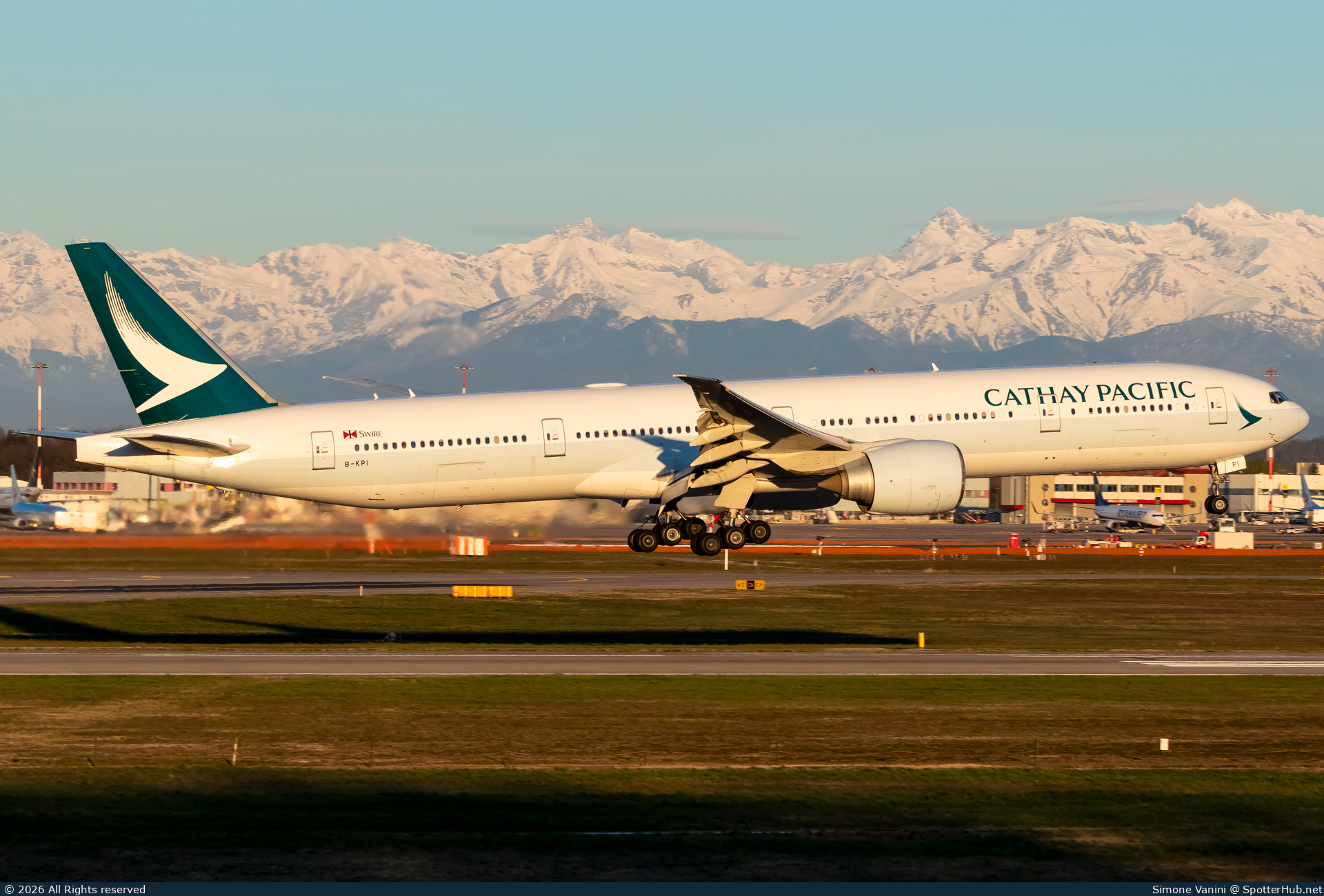Photo of B-KPI - Boeing 777-367(ER) operated by Cathay Pacific Airways