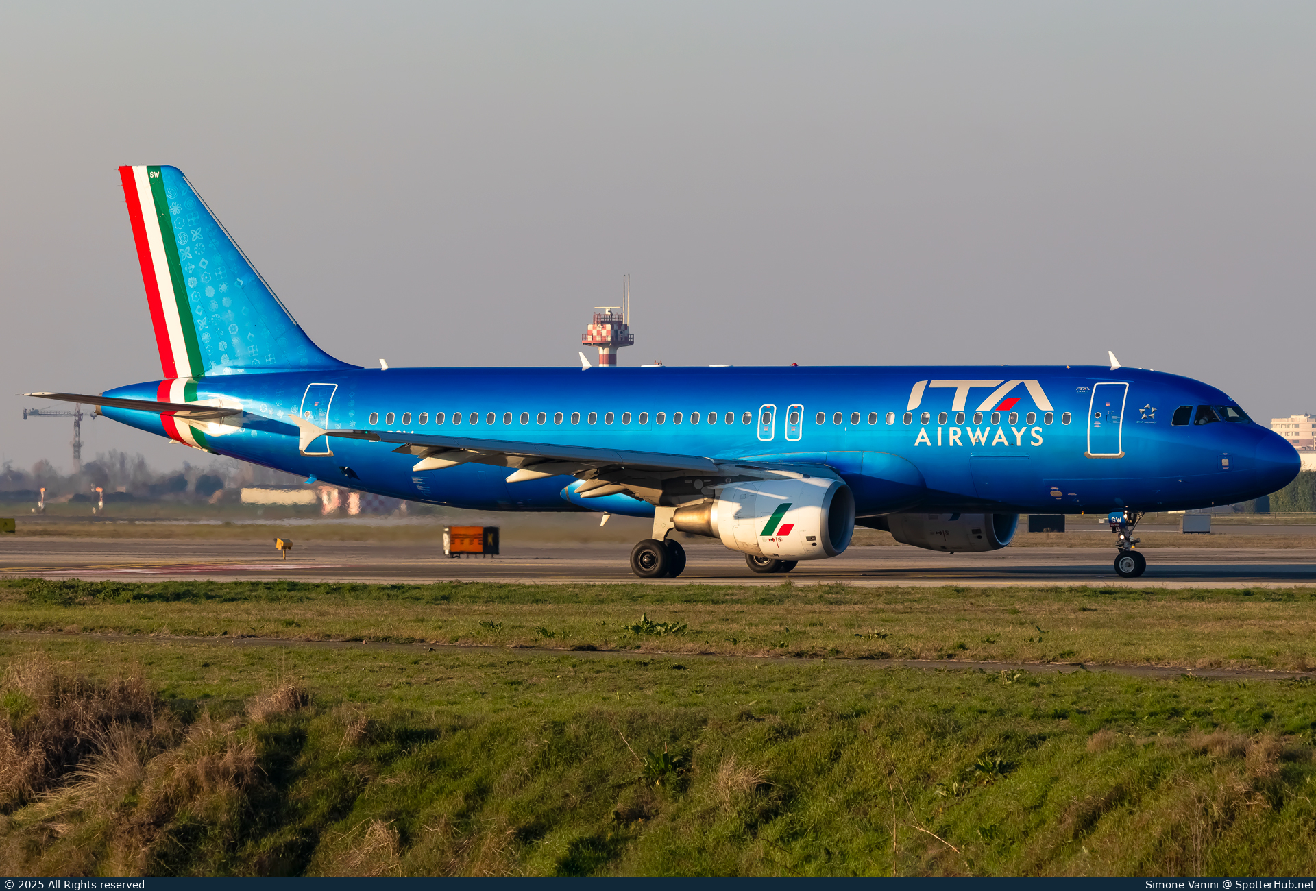 Photo of EI-DSW - Airbus A320-216 operated by ITA Airways