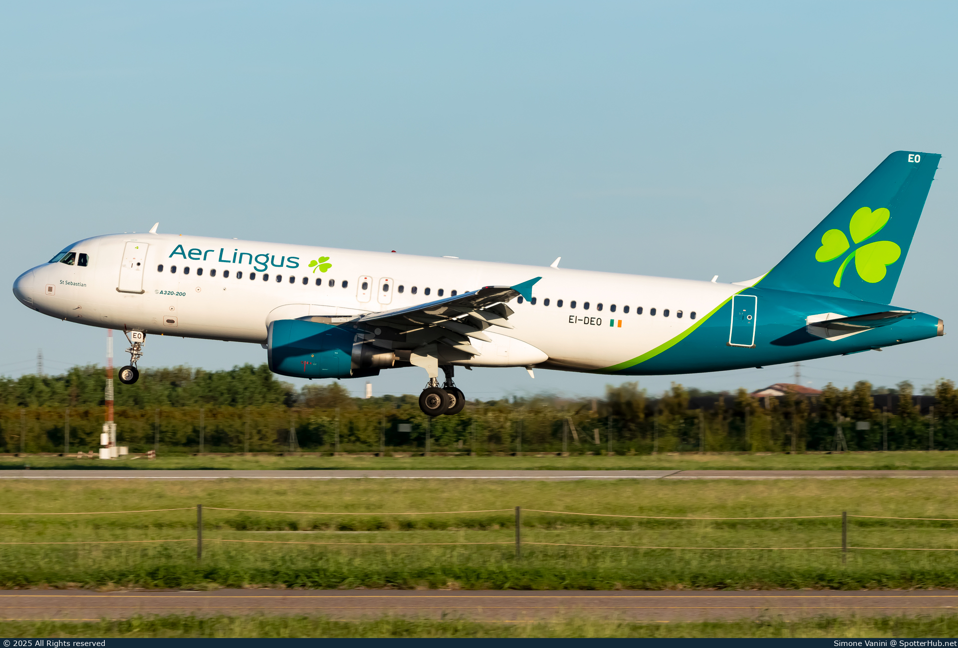 Photo of EI-DEO - Airbus A320-214 operated by Aer Lingus