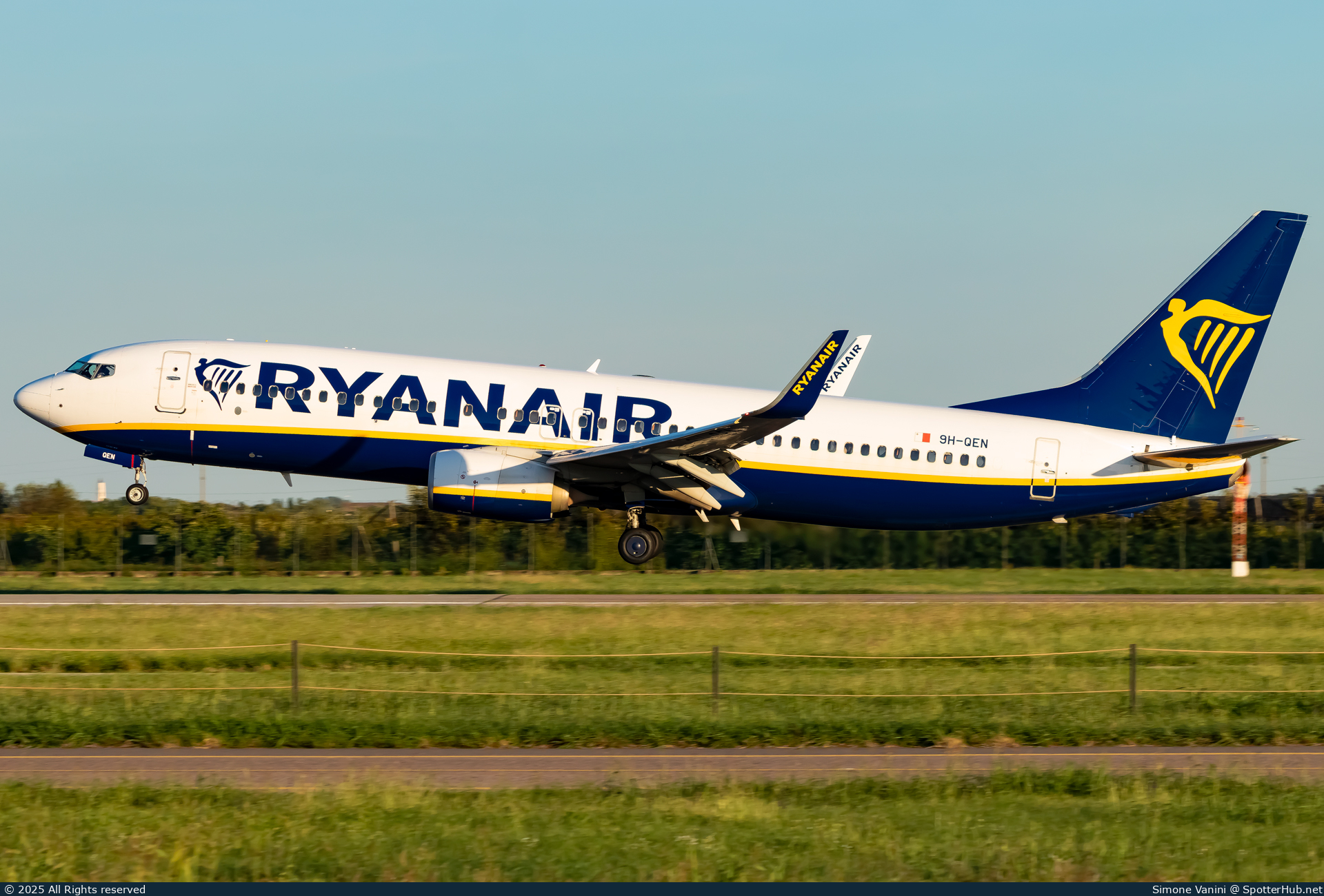 Photo of 9H-QEN - Boeing 737-8AS operated by Ryanair (opb Malta Air)