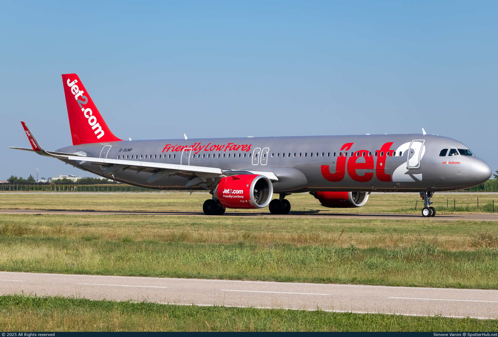 Photo of G-SUNP - Airbus A321-251NX operated by Jet2