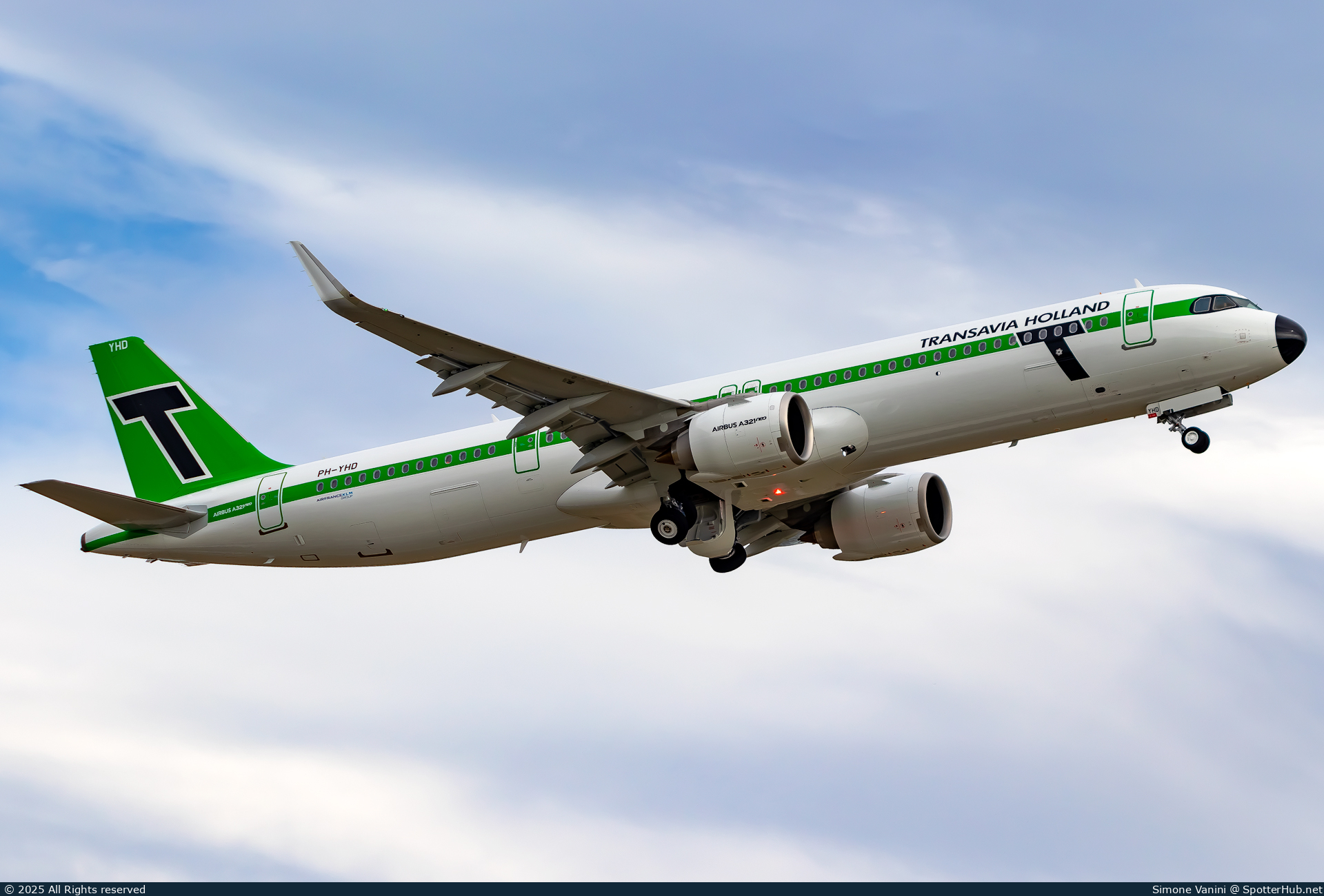 Photo of PH-YHD - Airbus A321-252NX operated by Transavia