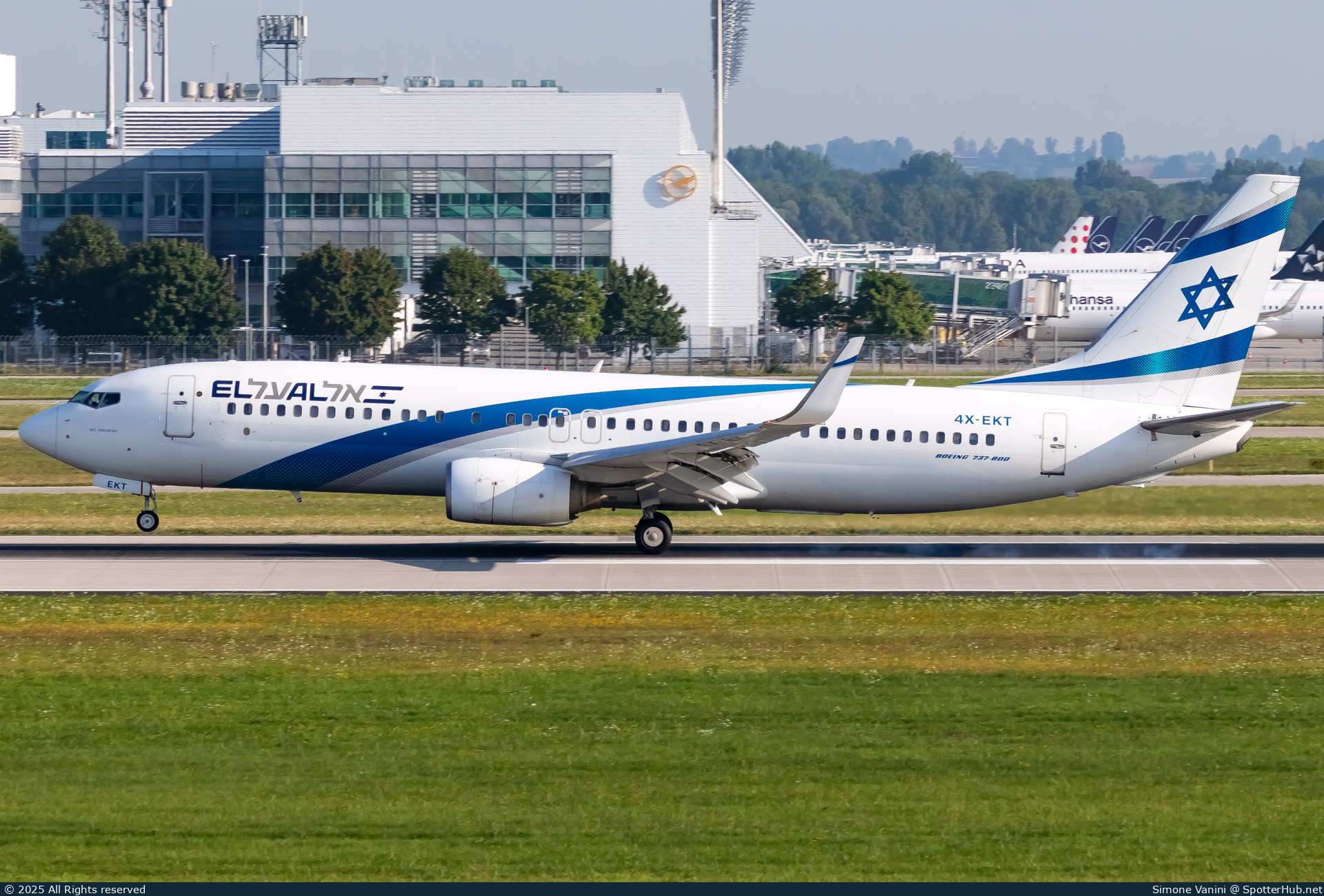 Photo of 4X-EKT - Boeing 737-8BK operated by El Al Israel Airlines