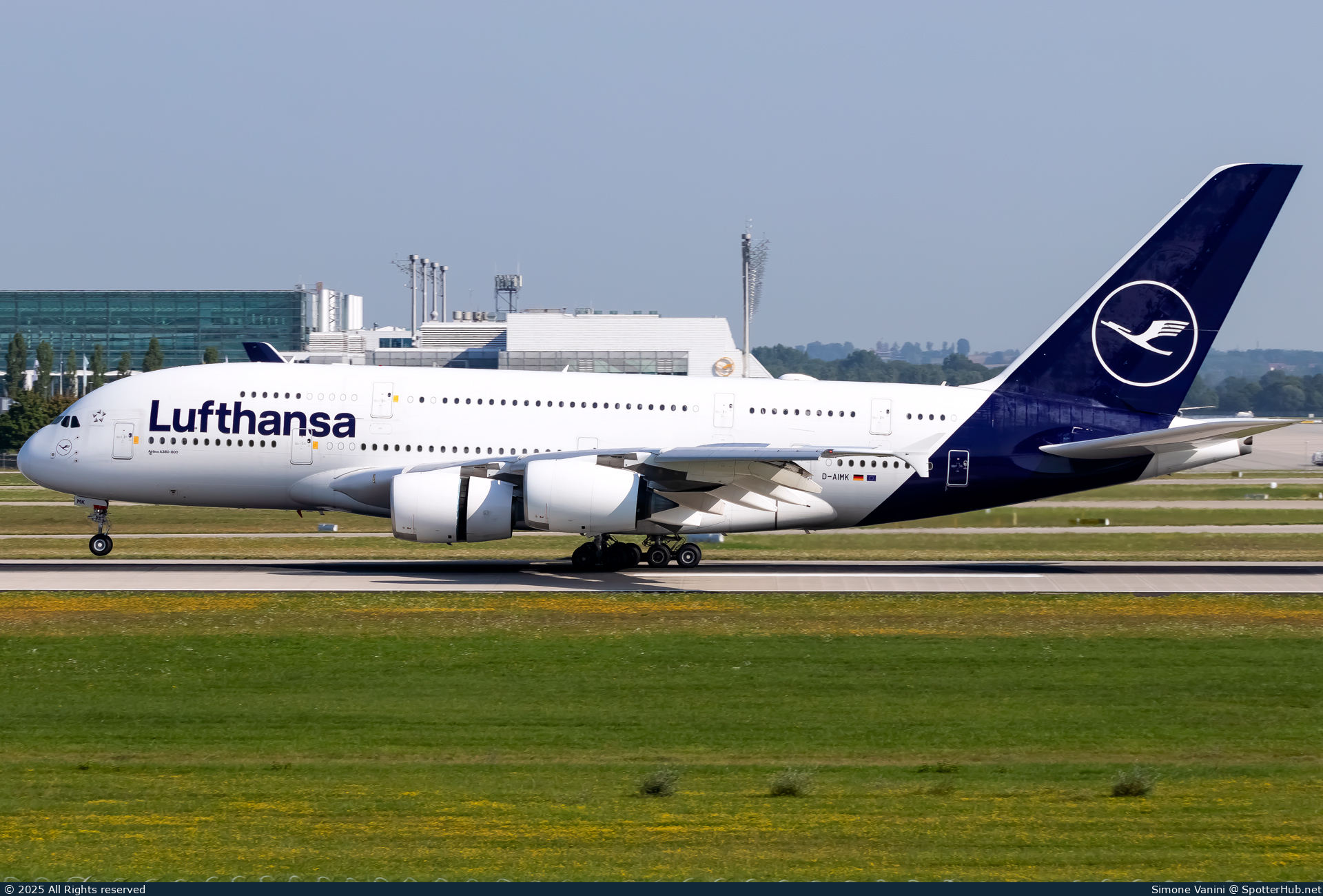 Photo of D-AIMK - Airbus A380-841 operated by Lufthansa