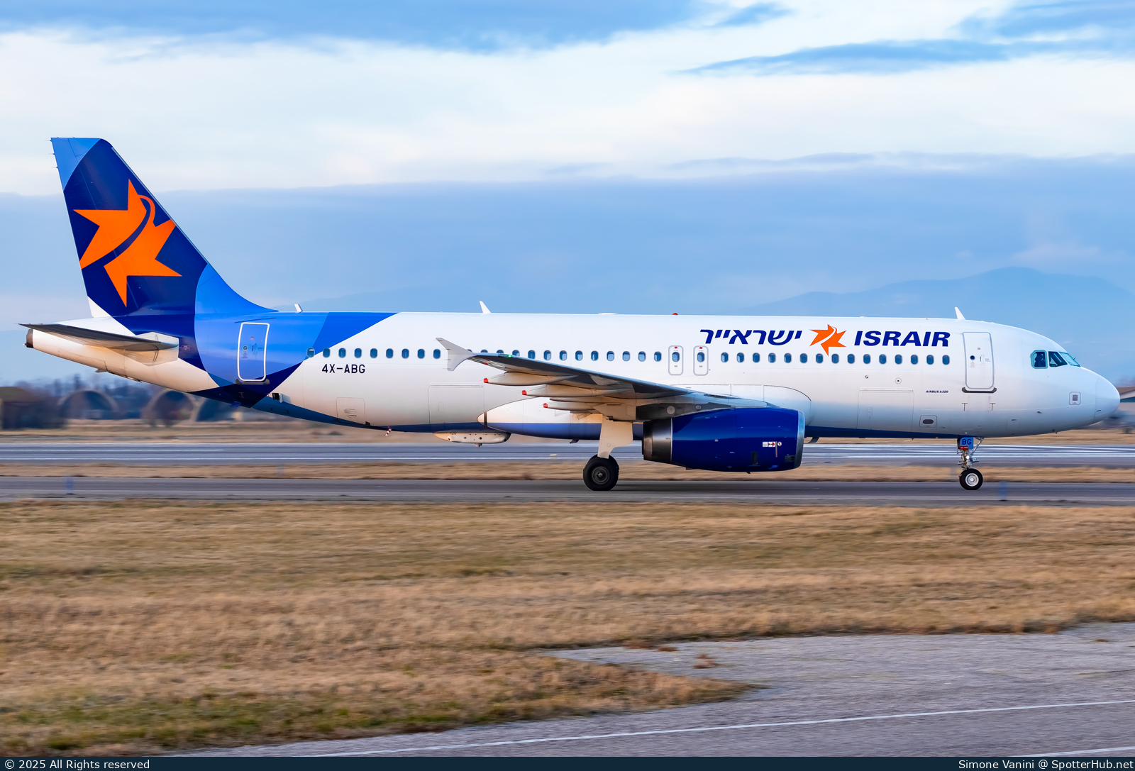 Photo of 4X-ABG - Airbus A320-232 operated by Israir