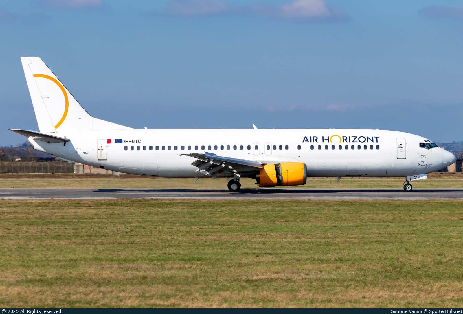 Photo of 9H-GTC - Boeing 737-430 operated by Air Horizont