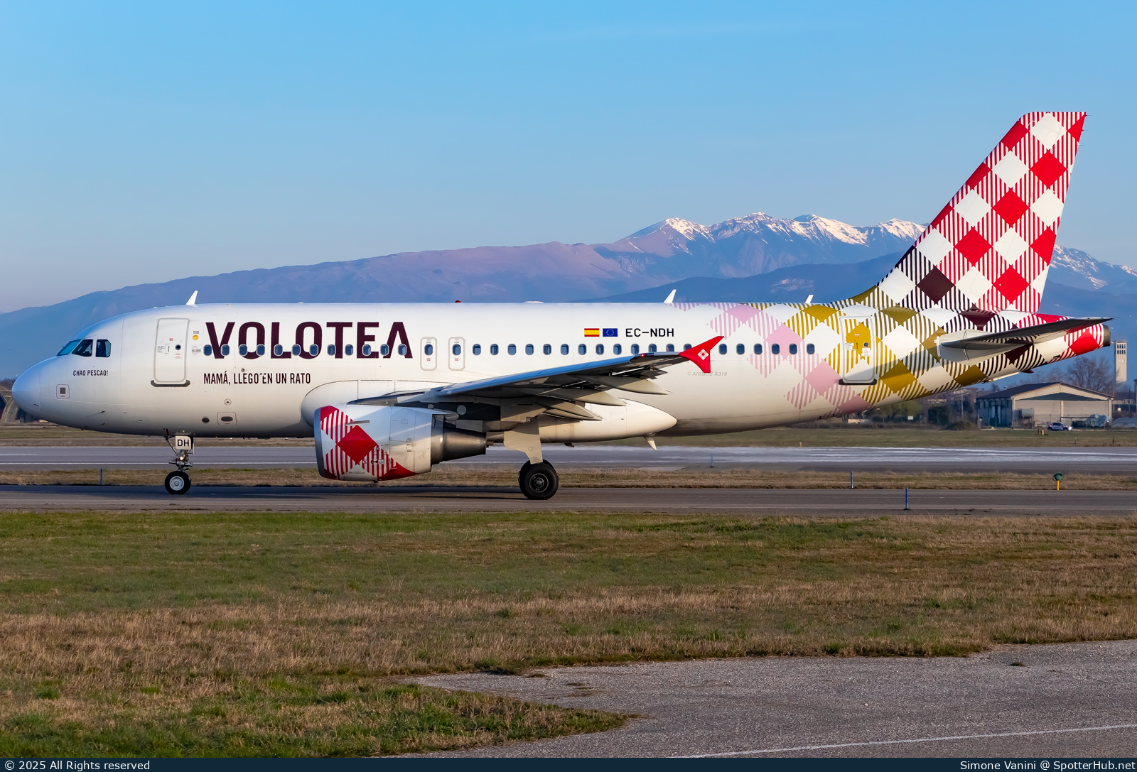 Photo of EC-NDH - Airbus A319-111 operated by Volotea