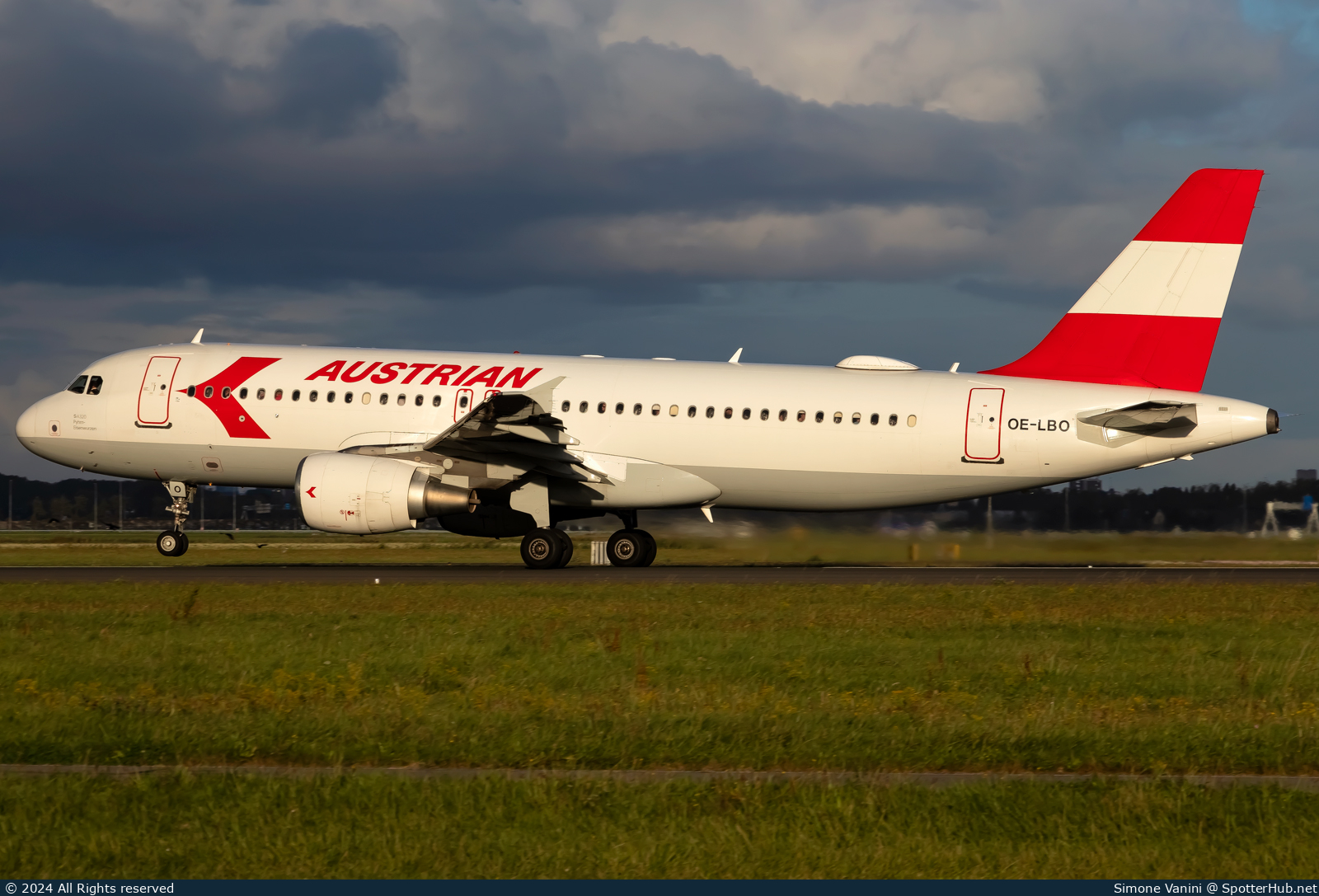 Photo of OE-LBO - Airbus A320-214 operated by Austrian Airlines