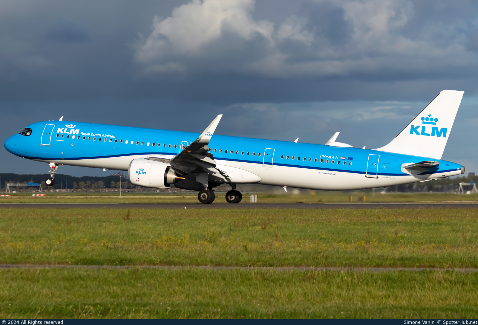 Photo of PH-AXA - Airbus A321-252NX operated by KLM Royal Dutch Airlines
