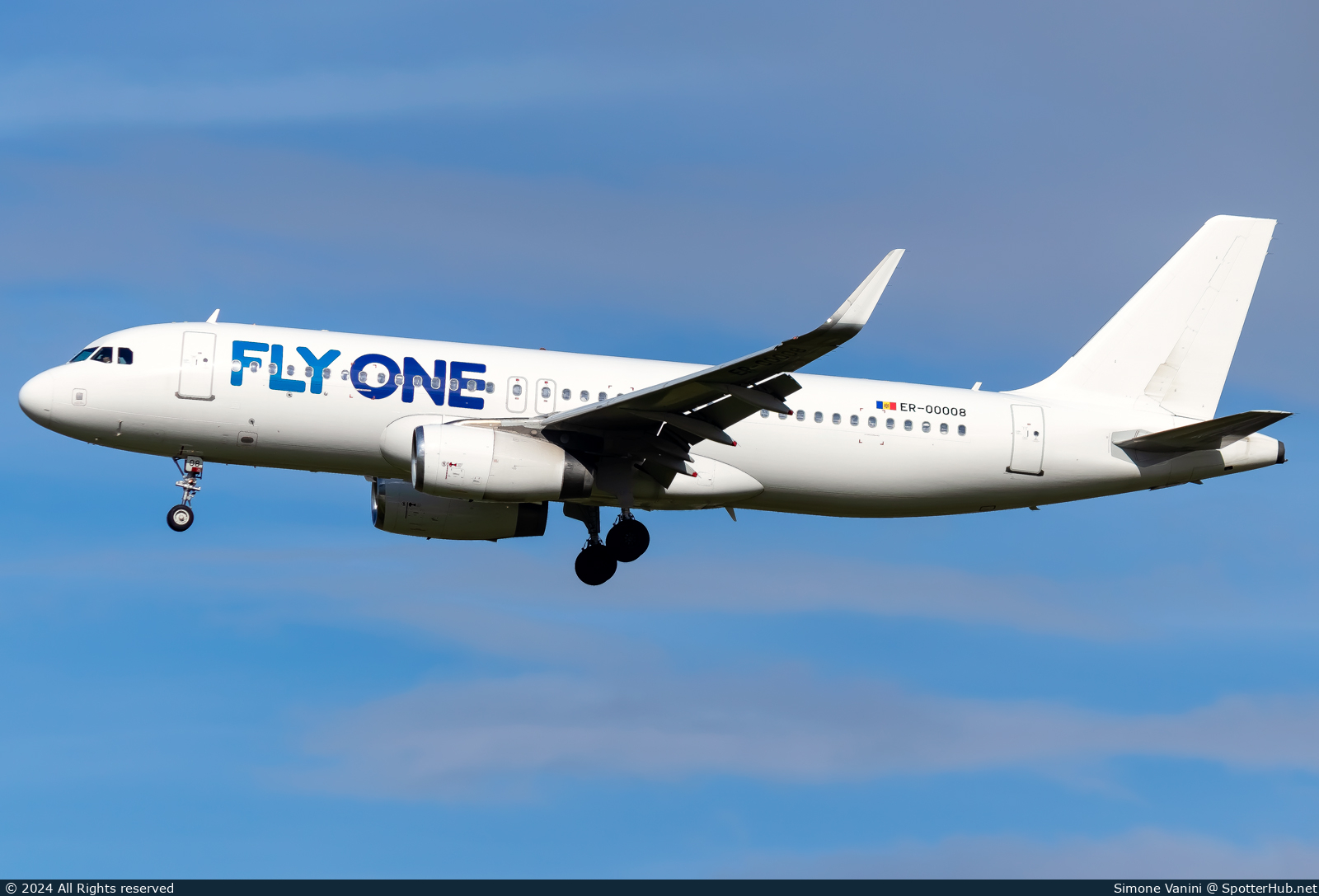 Photo of ER-00008 - Airbus A320-233 operated by FlyOne