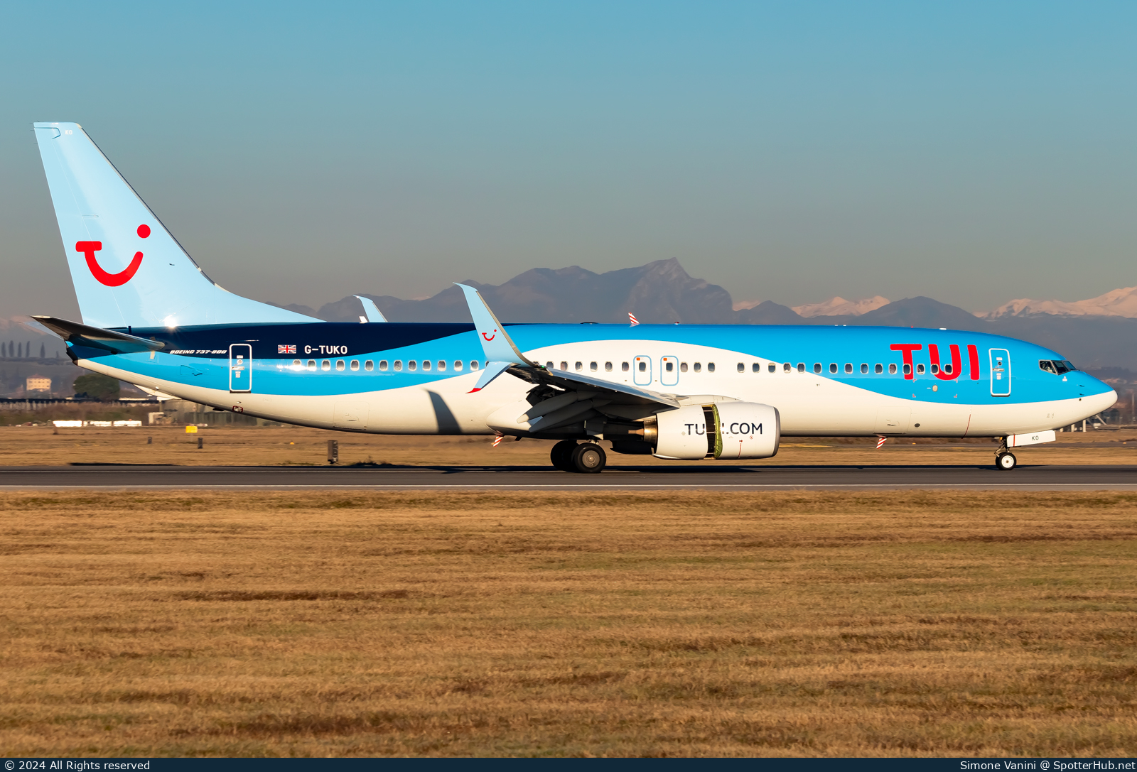 Photo of G-TUKO - Boeing 737-8K5 operated by TUI Airways