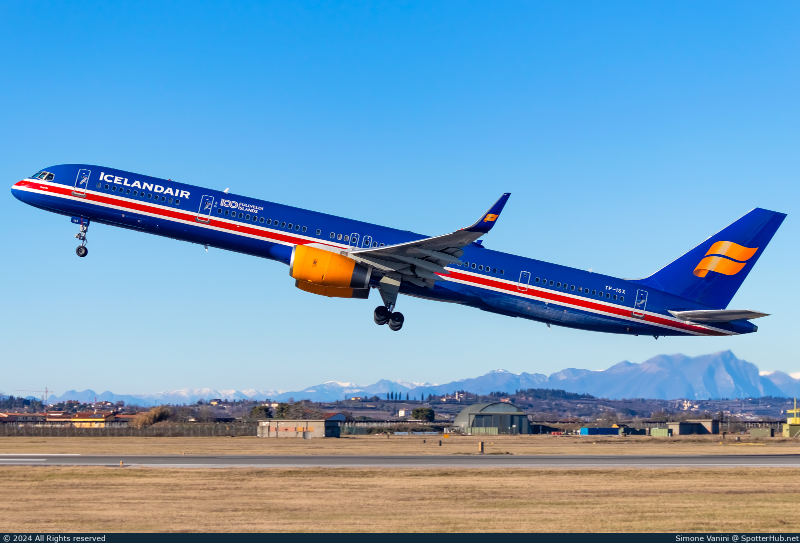 Photo of TF-ISX - Boeing 757-3E7 operated by Icelandair