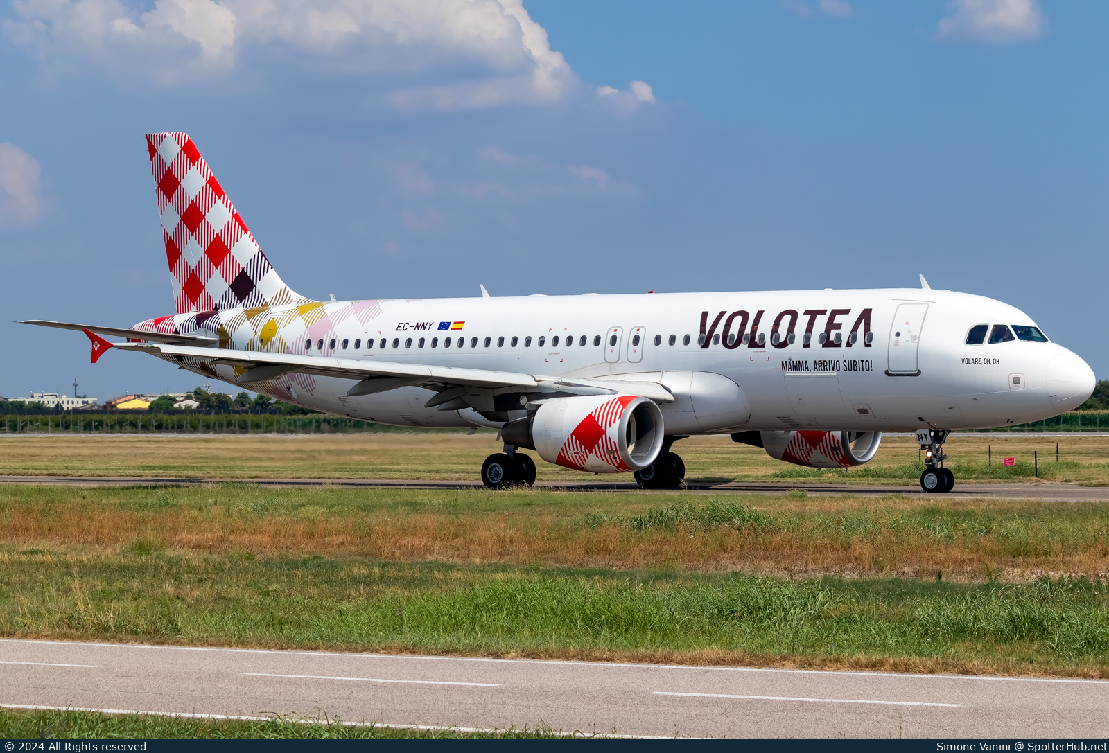 Photo of EC-NNY - Airbus A320-214 operated by Volotea