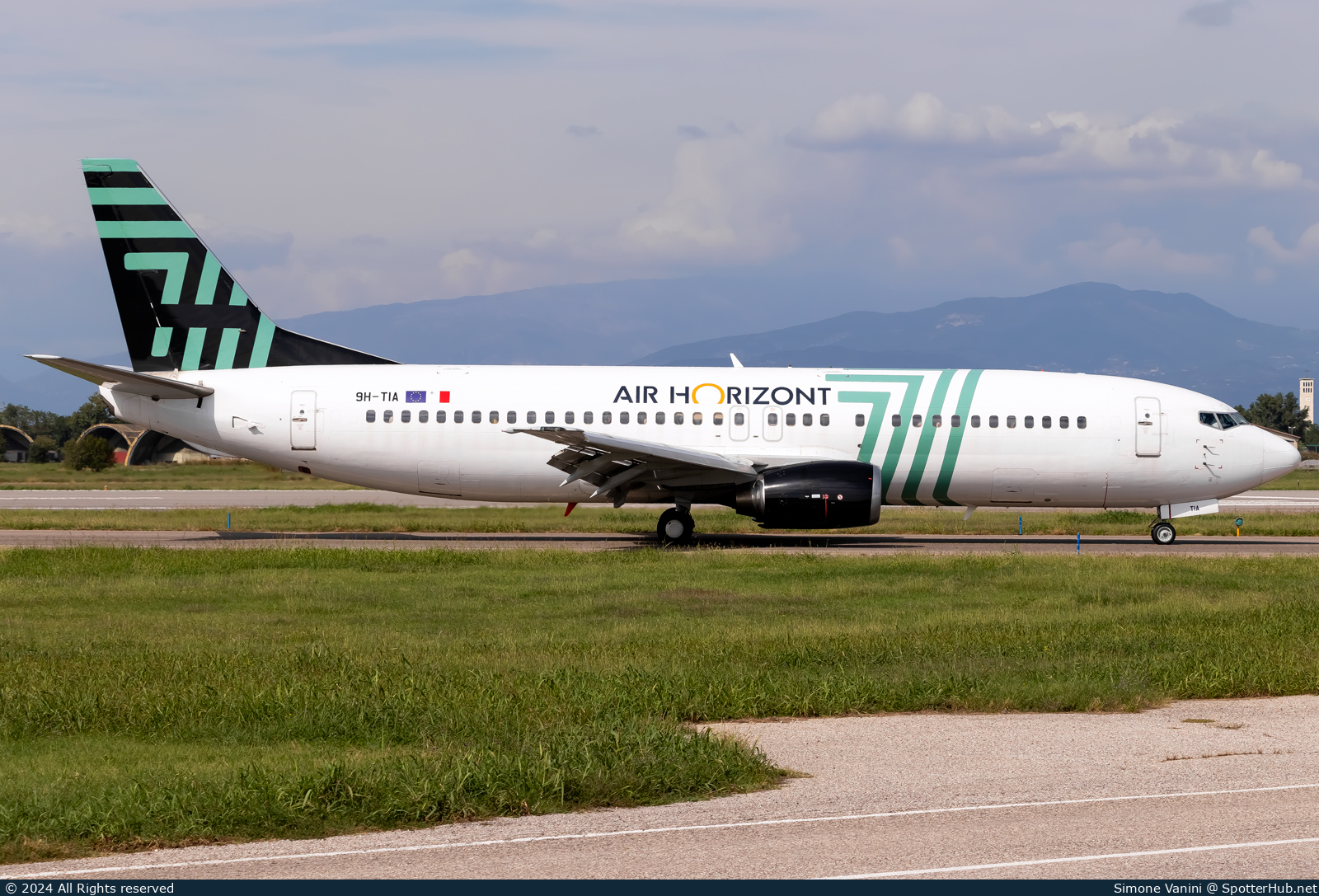 Photo of 9H-TIA - Boeing 737-430 operated by Air Horizont