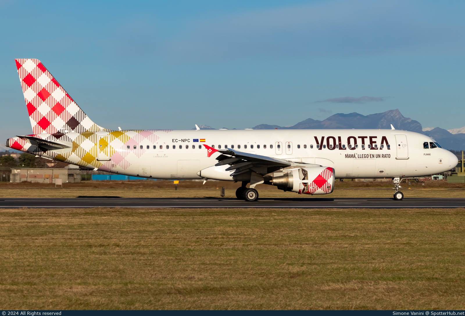 Photo of EC-NPC - Airbus A320-214 operated by Volotea