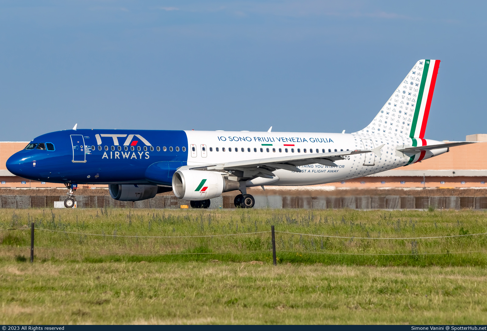 Photo of EI-DTG - Airbus A320-216 operated by ITA Airways