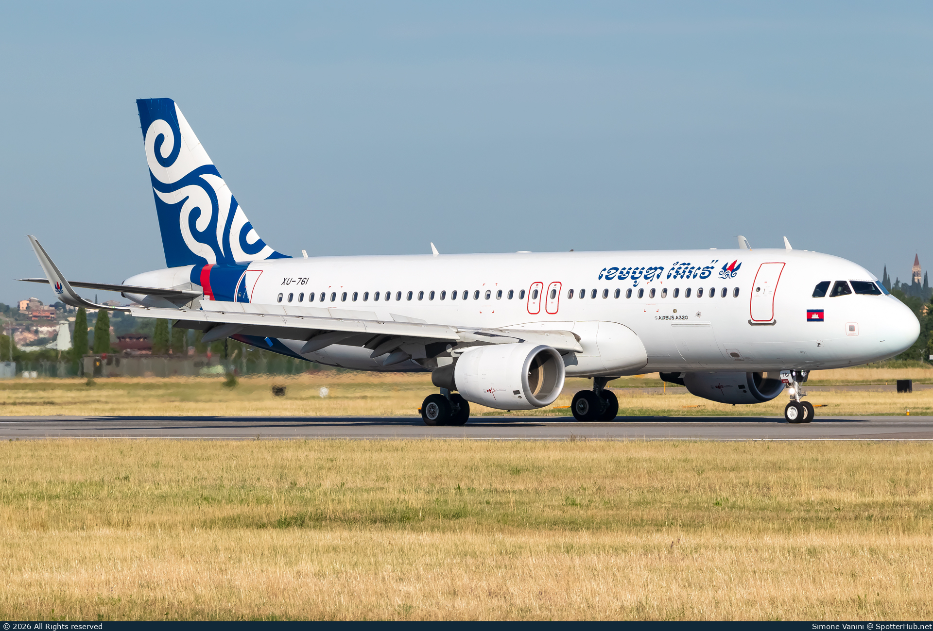 Photo of XU-761 - Airbus A320-214 operated by Cambodia Airways