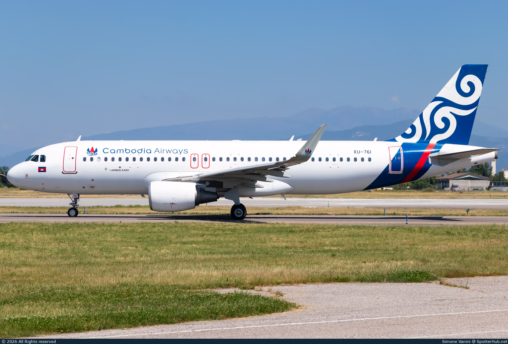 Photo of XU-761 - Airbus A320-214 operated by Cambodia Airways