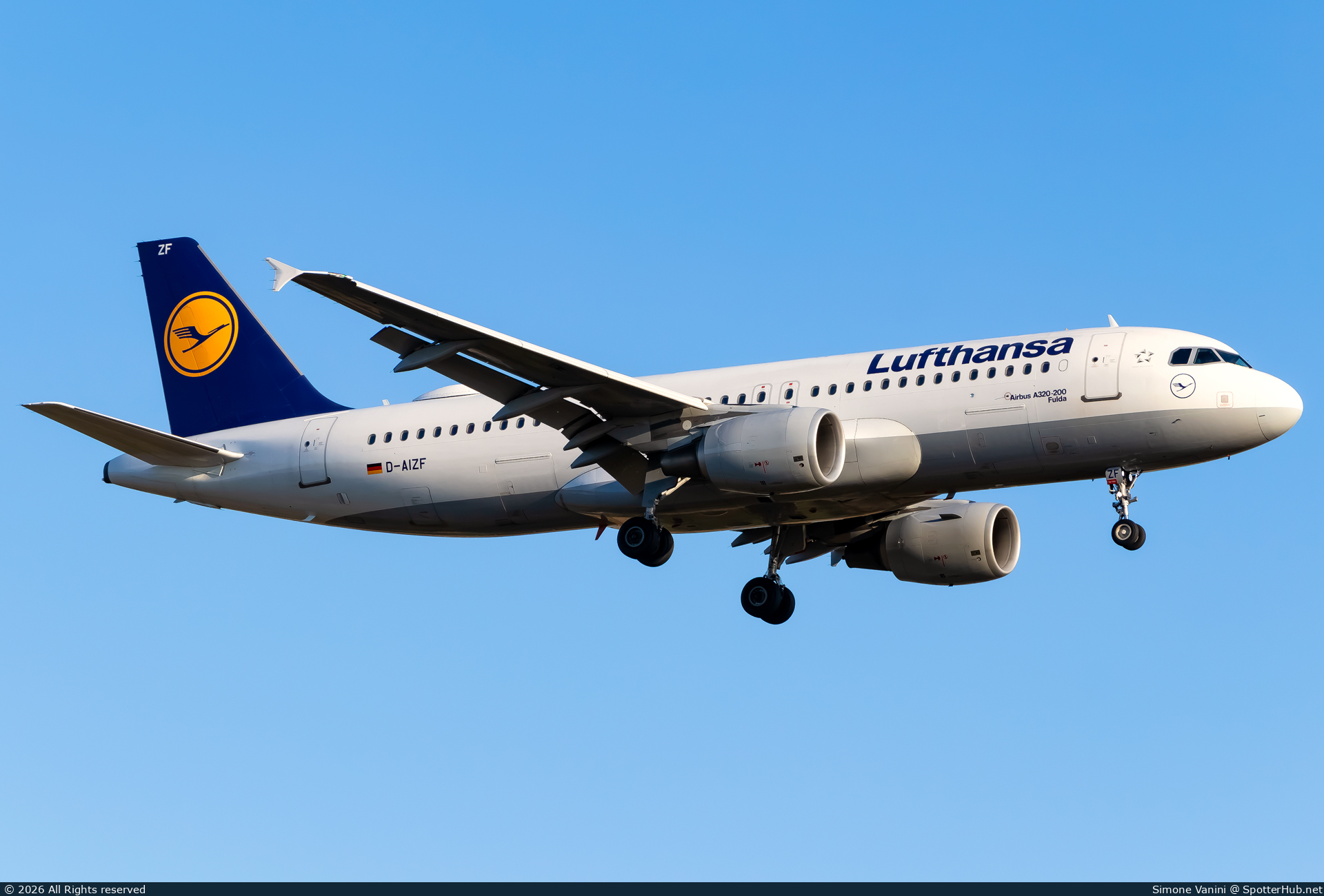Photo of D-AIZF - Airbus A320-214 operated by Lufthansa