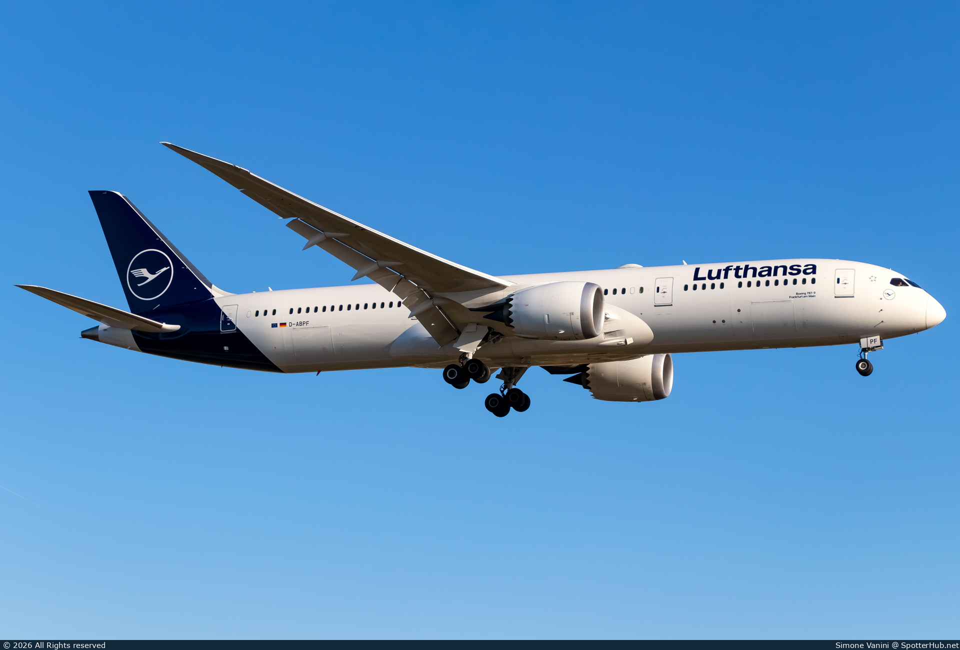Photo of D-ABPF - Boeing 787-9 Dreamliner operated by Lufthansa