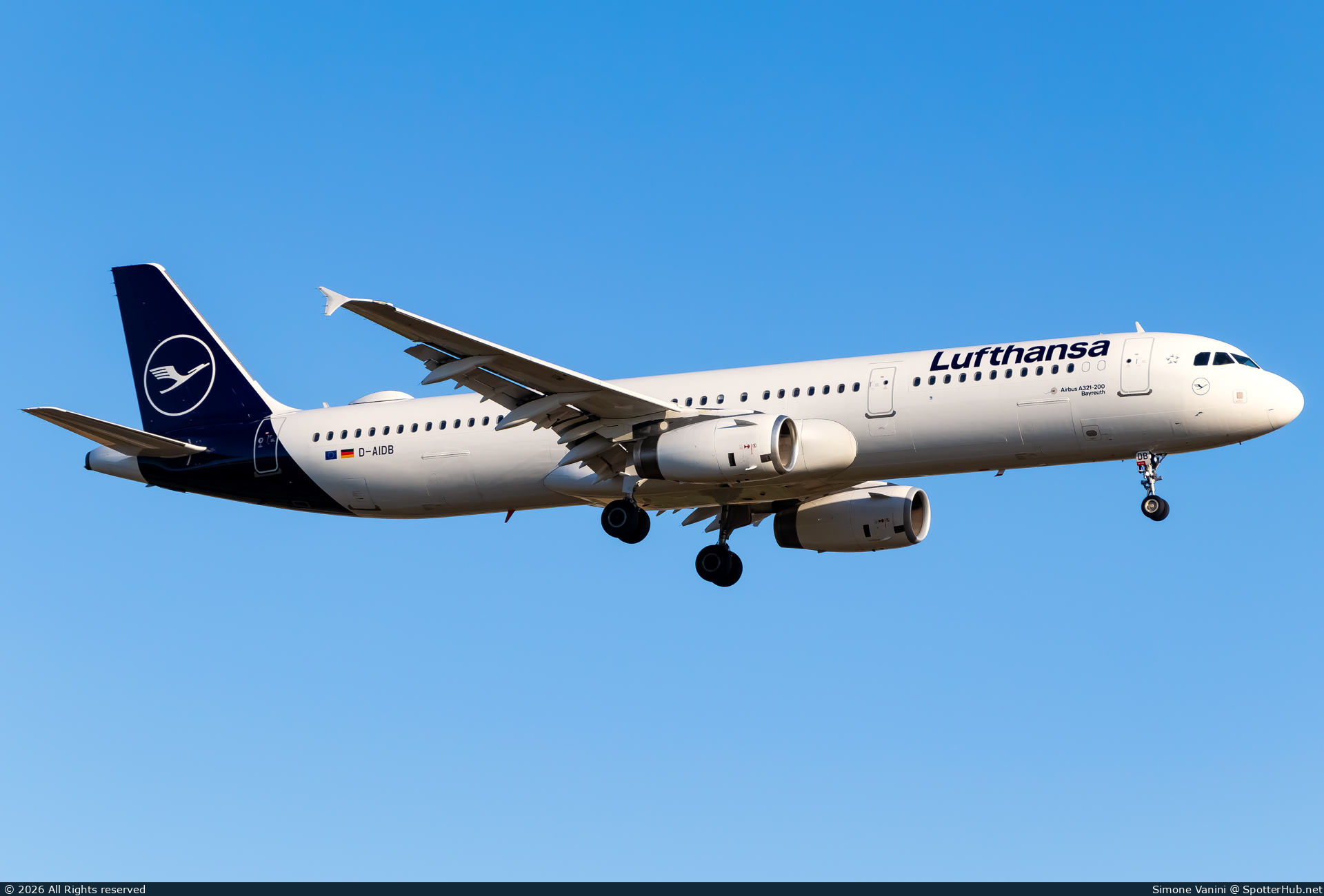 Photo of D-AIDB - Airbus A321-231 operated by Lufthansa
