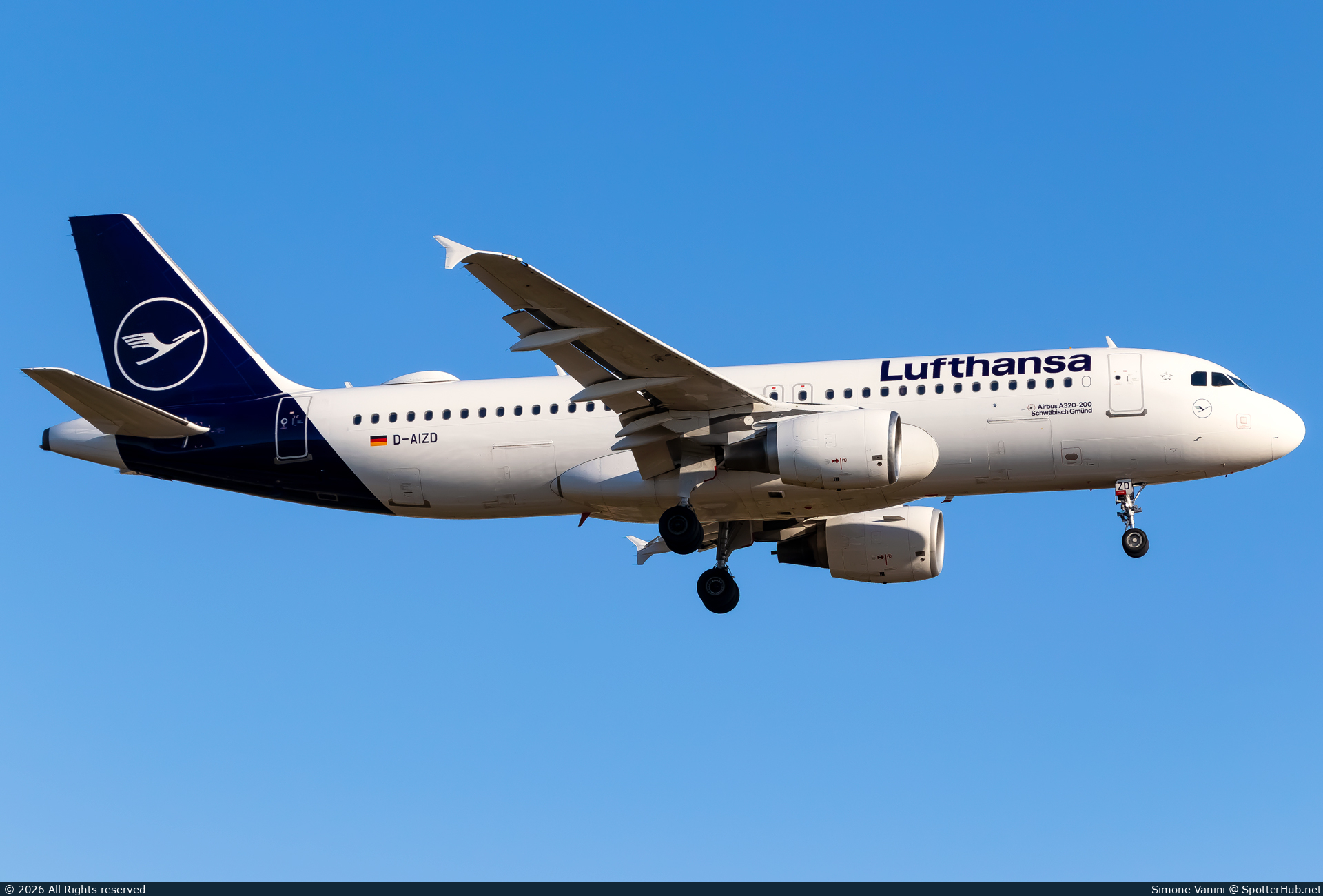 Photo of D-AIZD - Airbus A320-214 operated by Lufthansa
